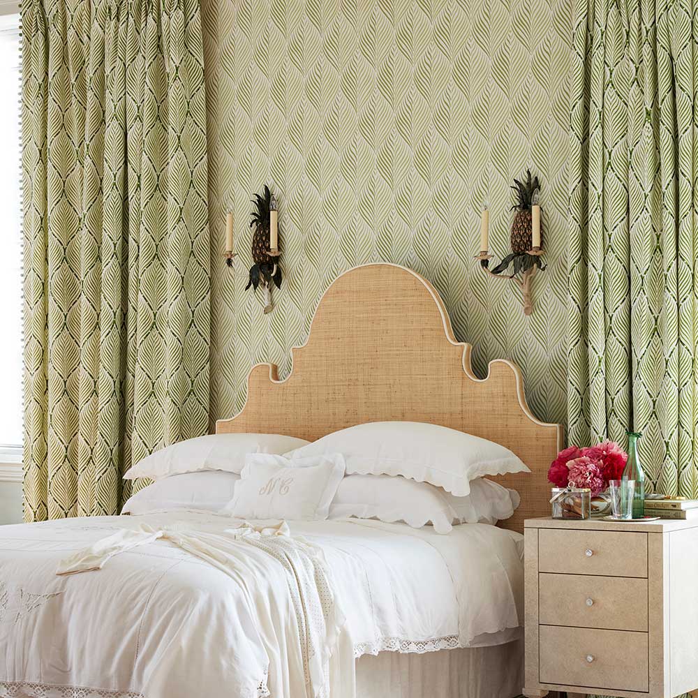 Bonnelles Wallpaper - Green/ Ivory - by Nina Campbell