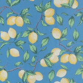 Papier peint Capri Lemons - Bleu azur - Barneby Gates. Cliquez pour en savoir plus et lire la description.