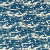 Tissu Swallows at Sea - Bleu marine - Sanderson. Cliquez pour en savoir plus et lire la description.