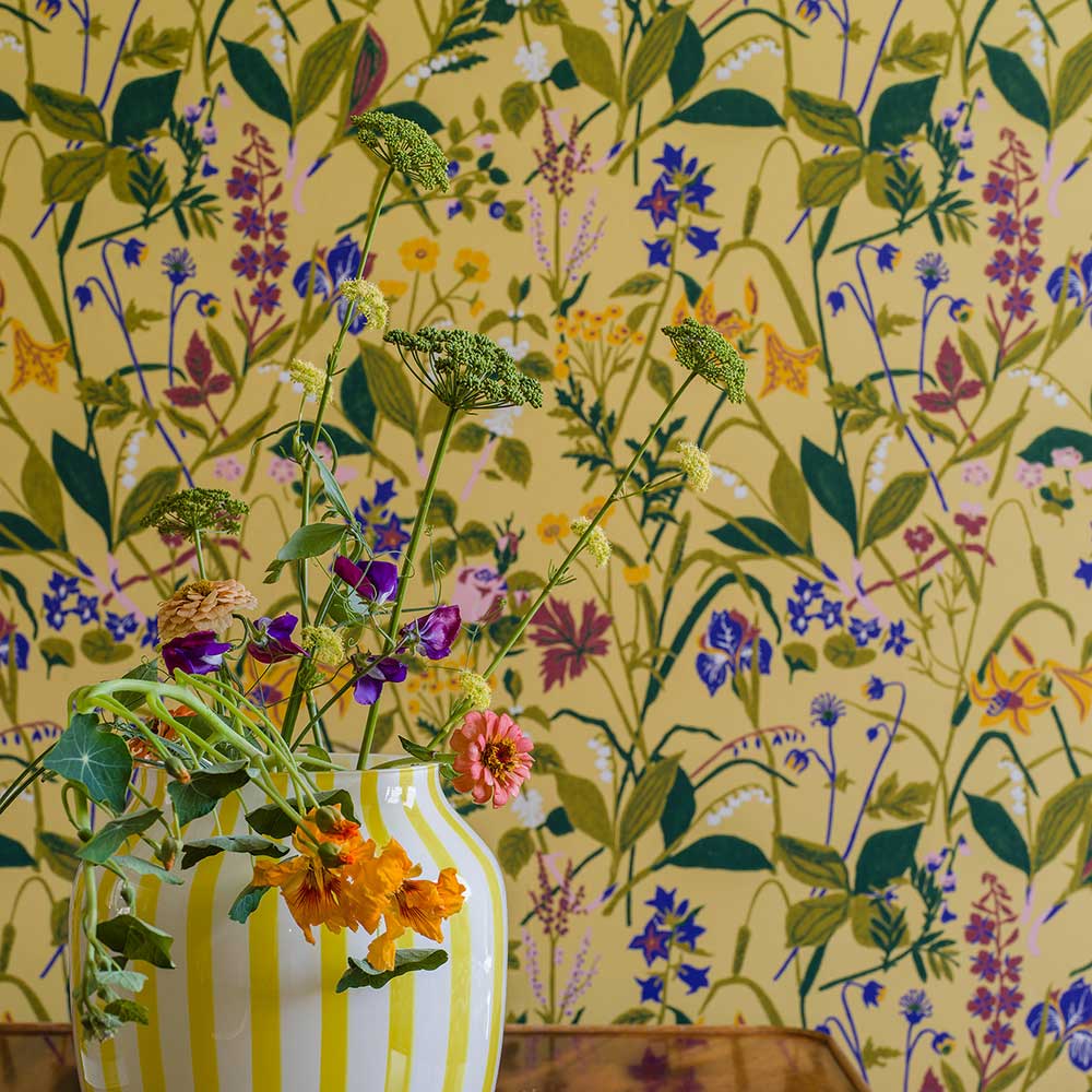 Ros och Lilja Wallpaper - Yellow - by Boråstapeter