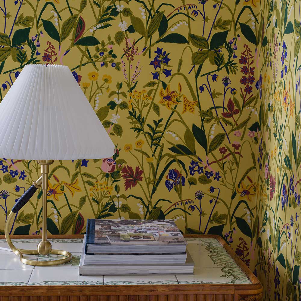 Ros och Lilja Wallpaper - Yellow - by Boråstapeter