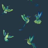 Papier peint Exotic Birds - Bleu nuit - Brand McKenzie. Cliquez pour en savoir plus et lire la description.