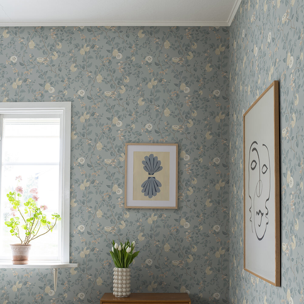 Kvitten Wallpaper - Soft Blue - by Sandberg