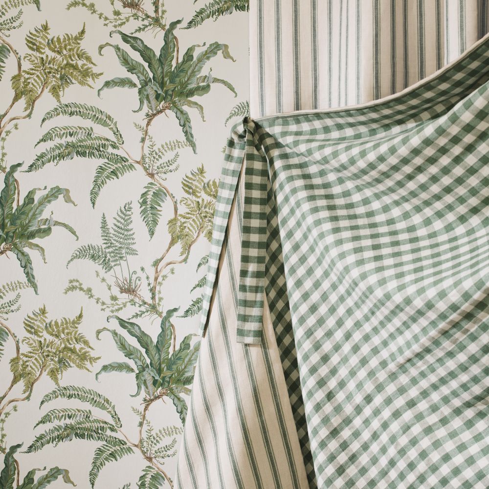 Woodfern Wallpaper - Green - by Colefax and Fowler