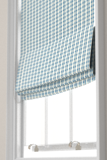 Estor Pepita Stripe - Cielo/lino - de Harlequin. Haz clic para obtener más detalles y una descripción.