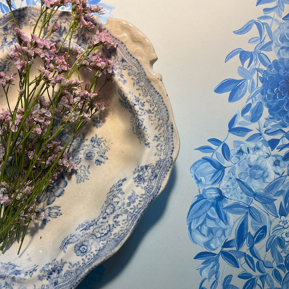 Blue Vintage Roses Wallpaper