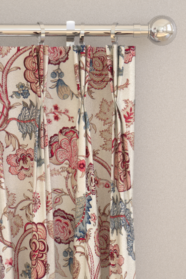 Cortinas Salisbury Embroidery - Carmesí - de Sanderson. Haz clic para obtener más detalles y una descripción.