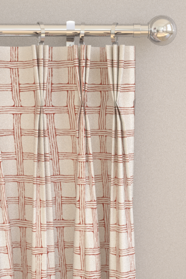 Cortinas Fretwork - Rojo mariquita - de Scion. Haz clic para obtener más detalles y una descripción.