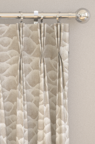 Cortinas Zuni - Pizarra - de Harlequin. Haz clic para obtener más detalles y una descripción.