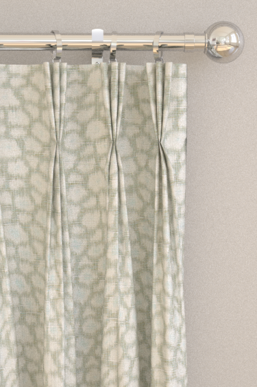 Cortinas Loam - Pradera - de Harlequin. Haz clic para obtener más detalles y una descripción.