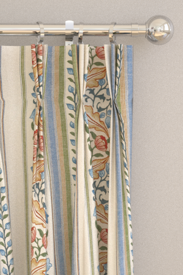 Cortinas Bluebell & Peony Embroidery - Rosa/azul glasto - de Morris. Haz clic para obtener más detalles y una descripción.