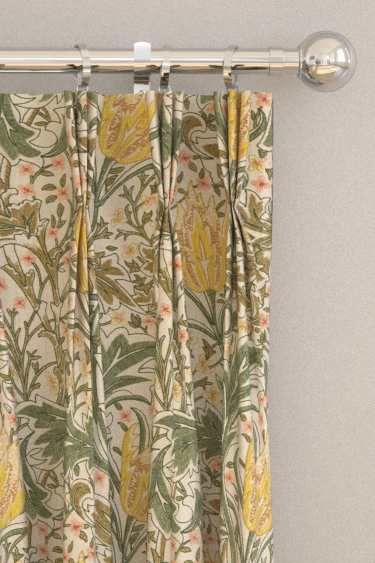 Cortinas Lent Lily Embroidery - Alcachofa/gualda - de Morris. Haz clic para obtener más detalles y una descripción.