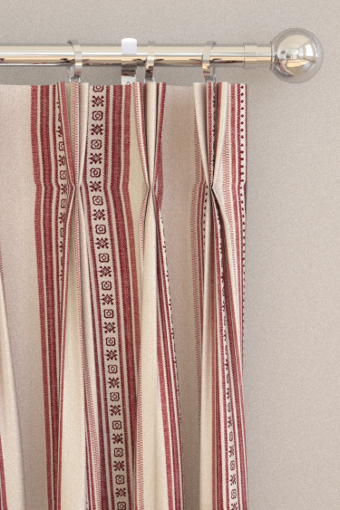 Cortinas Dallington Stripe - Mora - de Morris. Haz clic para obtener más detalles y una descripción.