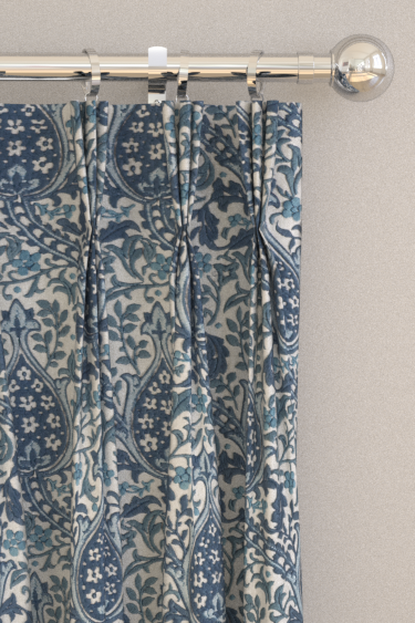 Rideaux Persian Tulip Embroidery - Indigo - Morris. Cliquez pour en savoir plus et lire la description.